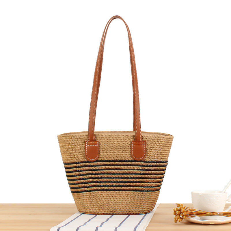 Handtasche Aus Hochwertigem Bastgewebe mit Eleganten Ledergriffen Brehn