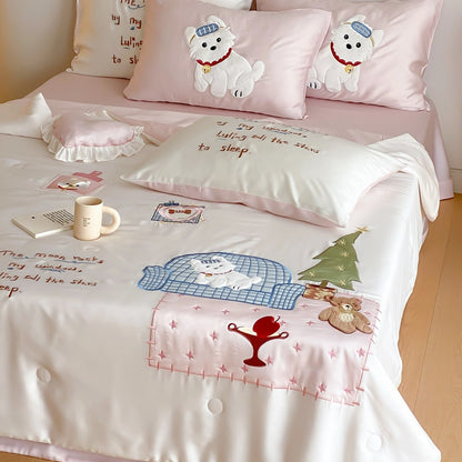 Verspieltes Satin-Bettwäsche-Set mit applizierten Tiermotiven und gesteppter Tagesdecke