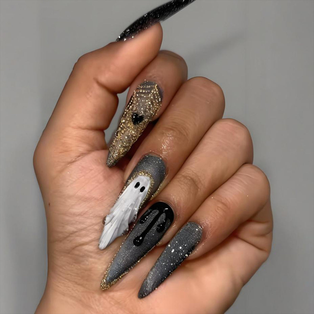 Halloween Kunstnagelset mit eleganten Geister- und Spinnenmotiven Brehn