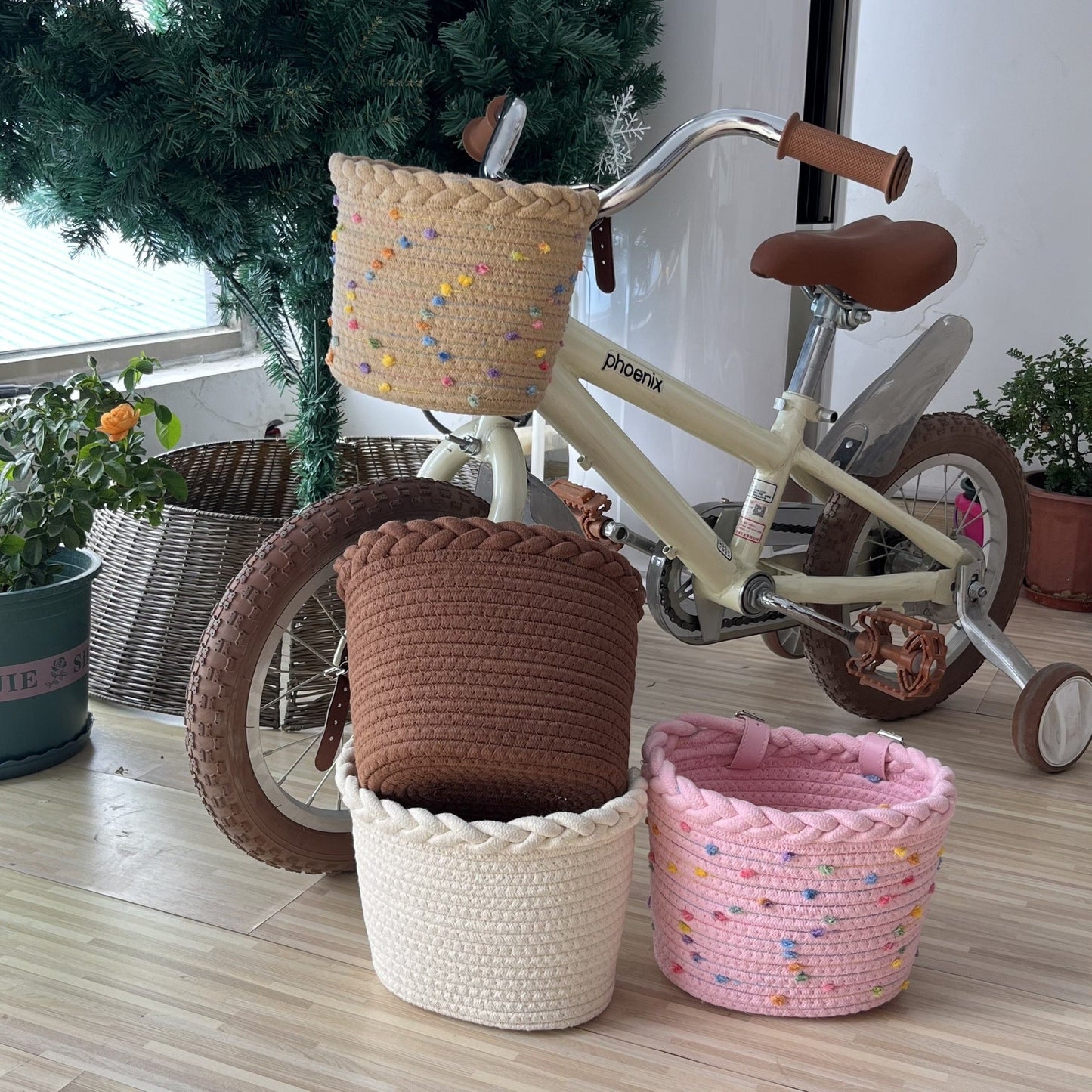 geflochtenes Seil Fahrradkorb mit Pompon-Verzierungen und Lederlenker-Riemen Brehn