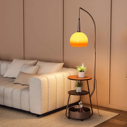 Verstellbare Stehlampe mit integriertem Beistelltisch