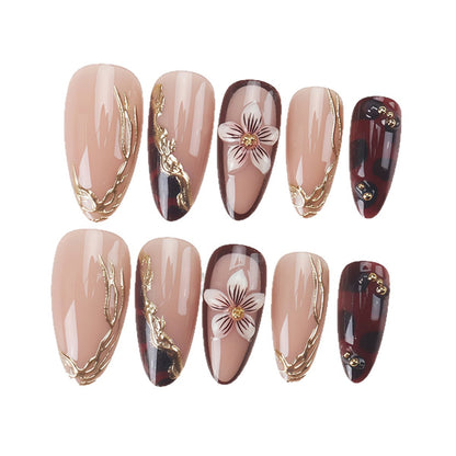 Künstlerisches Florales Nageldesign Brehn