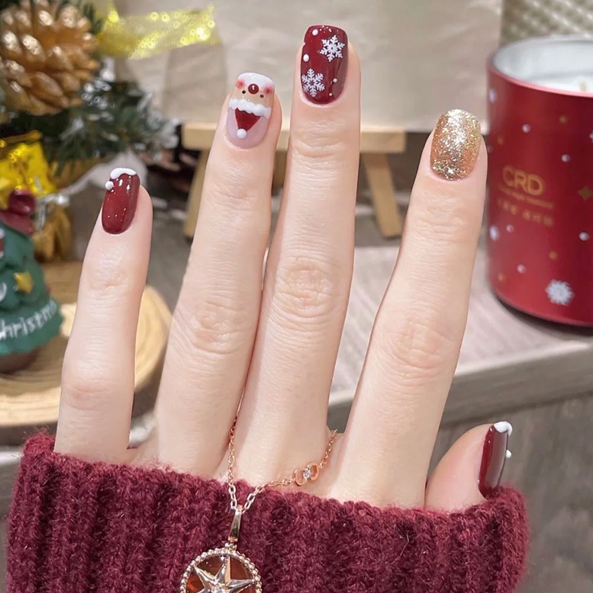 Dekoratives Press-On-Nagelkunst-Set mit elegantem Blumen- und Glitzermuster Brehn