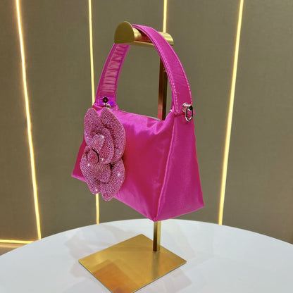 Blumenverzierter Handtasche