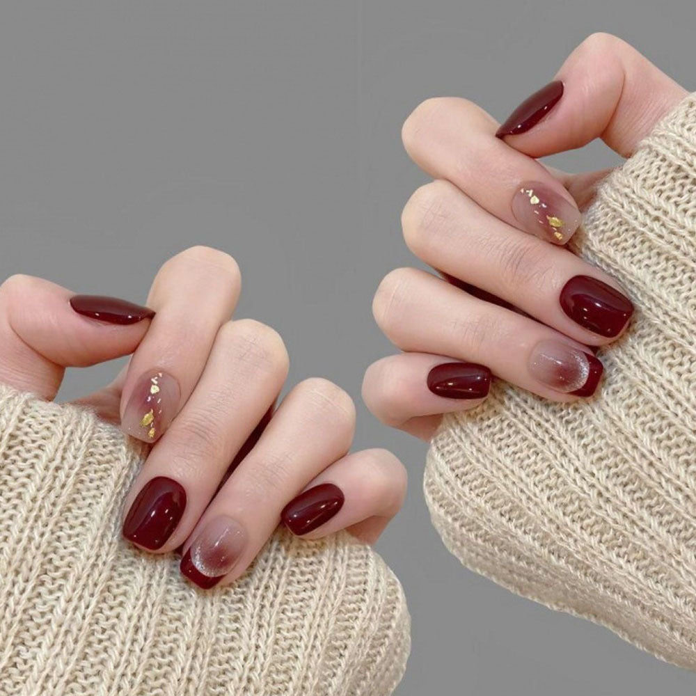 Elegante Nagelkunst mit Glitzerkante Brehn
