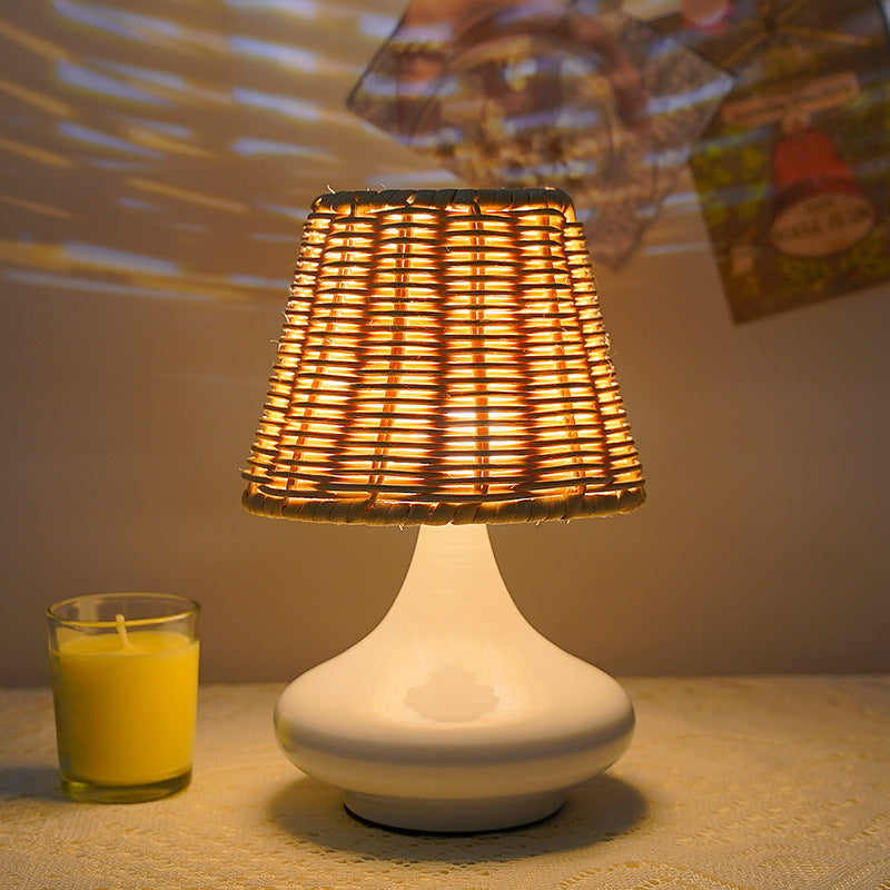 Dekorative Nachttischlampe