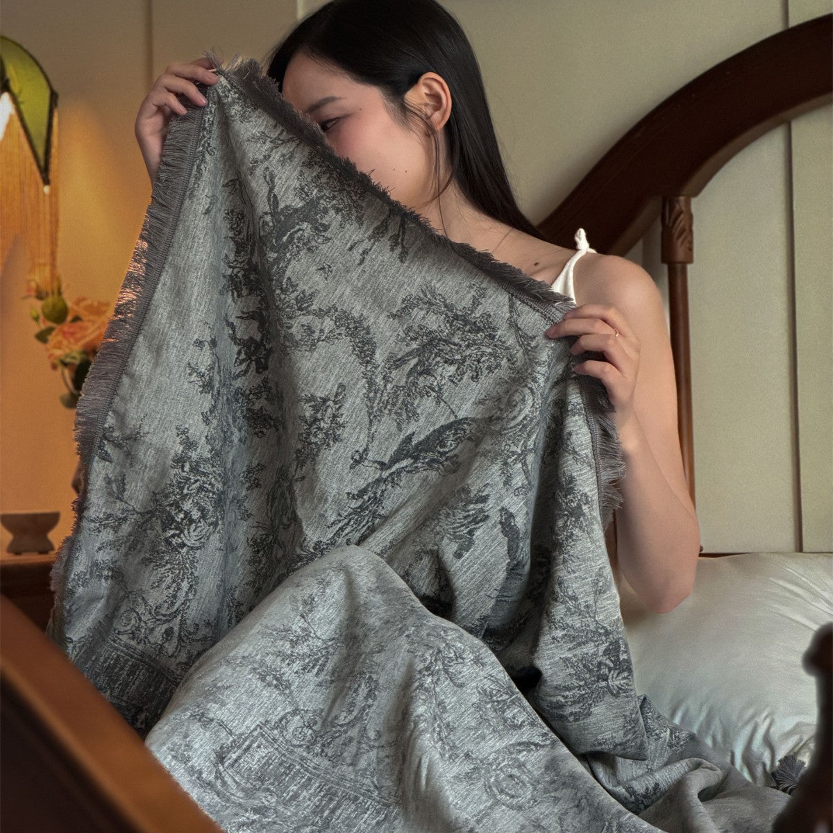 Dekorative Jacquard-gewebte Wurfdecke mit Fransenrand