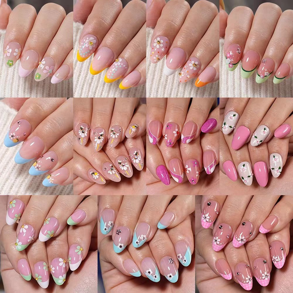 Künstlerisches, mit Blumen verziertes Press-On Nagelset Brehn