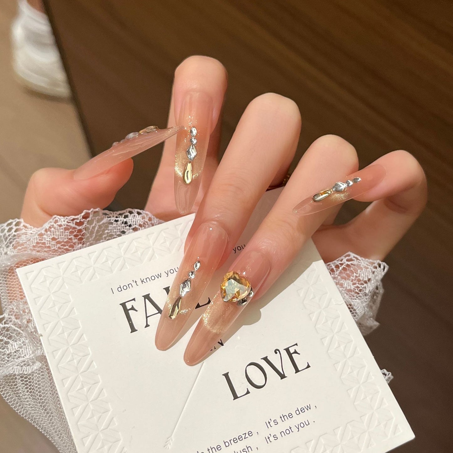 Elegante mit Strass veredelte lange Press-On Nägel Erweiterungen Brehn