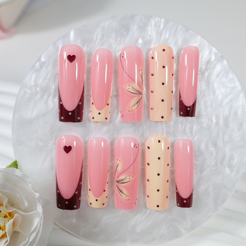 Kunstnagelset mit eleganten floralem und polka Dots Design Brehn