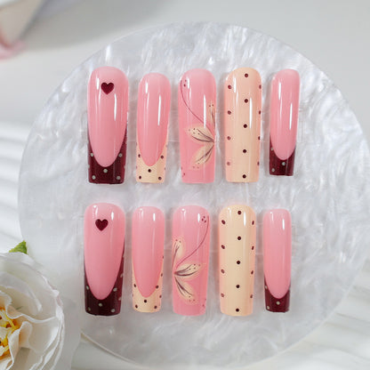 Kunstnagelset mit eleganten floralem und polka Dots Design Brehn