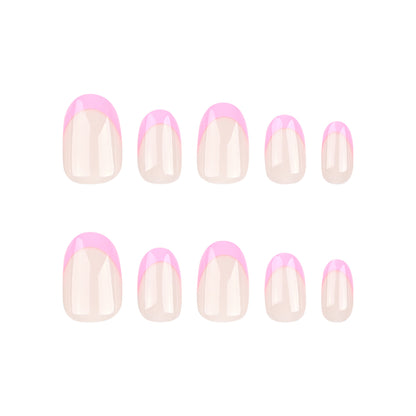 Kunstvolle Nagelkunst mit Glanz-Finish und elegantem French-Tip Brehn