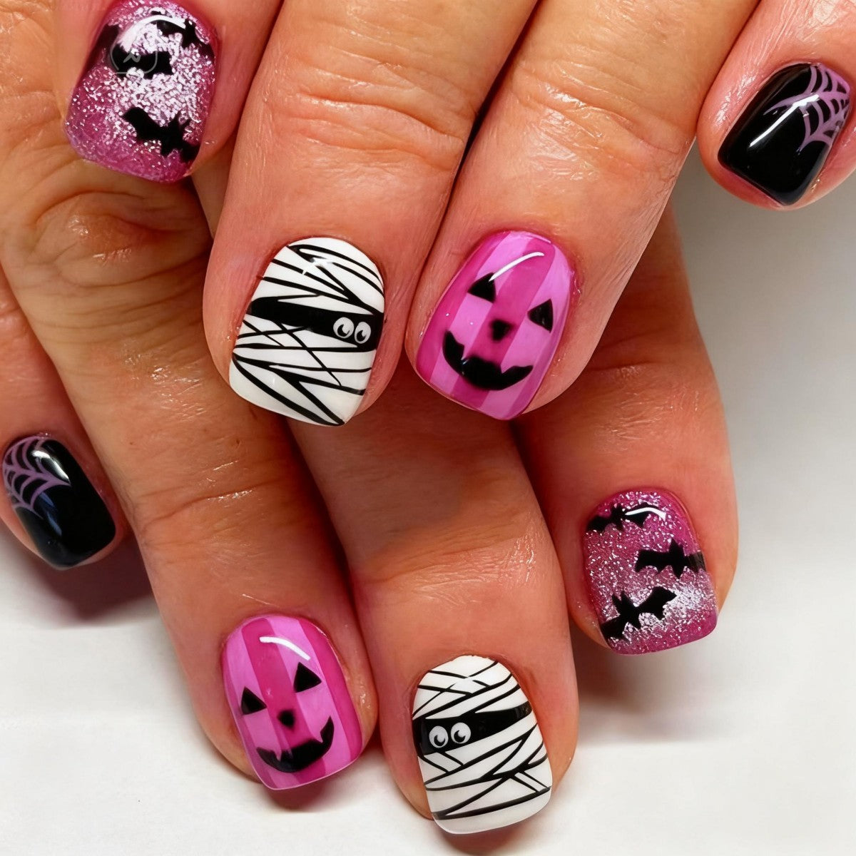 Kreatives Halloween-Nagelset Brehn