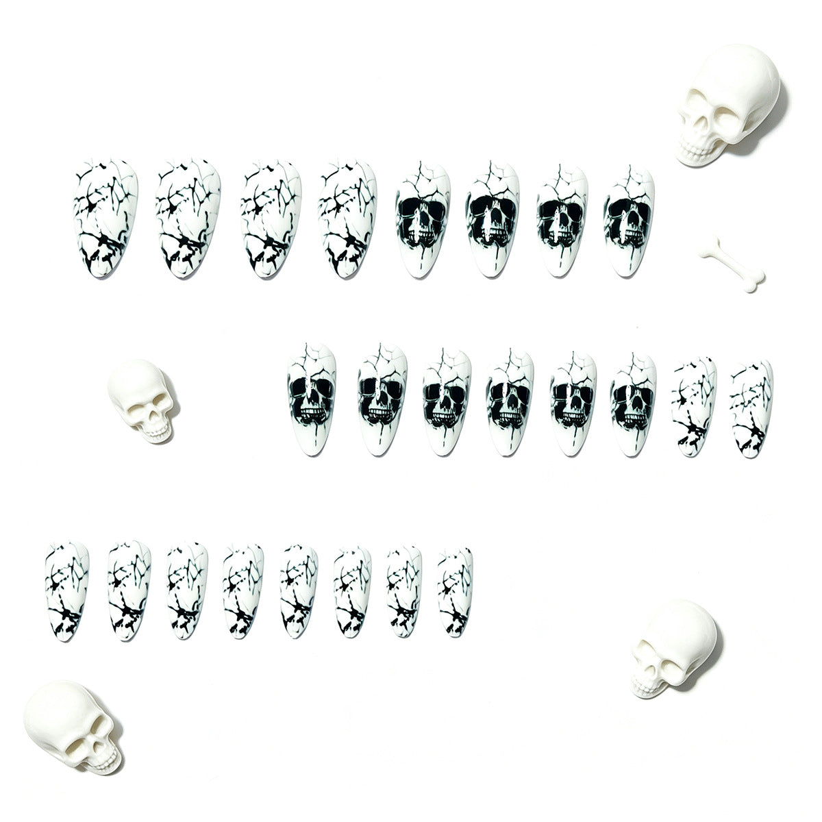 Kunstnägel mit Verspieltem Totenkopf-Design und Riss-Effekten Brehn