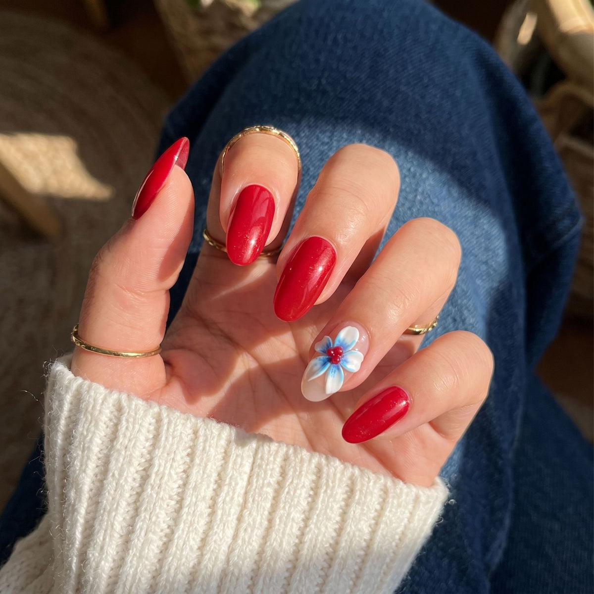 Künstlerisches Press-On-Nagelset mit floralen Verzierungen Brehn