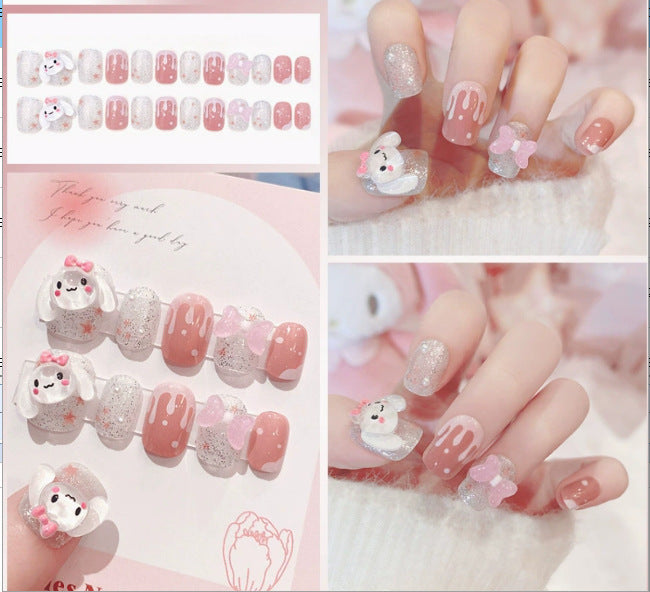 Glamouröse Nagelkunst mit Perlen und Glitzer Brehn