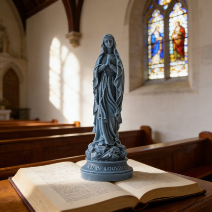Skulptierte Jungfrau Maria Figurine