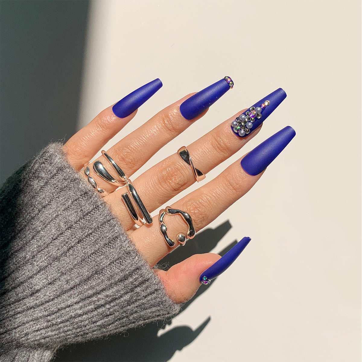 Nagelverlängerungen mit eleganten Strassverzierungen Brehn