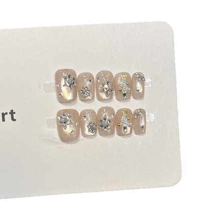 Elegantes Press-On-Nagelkunst-Set mit funkelnden Akzenten Brehn