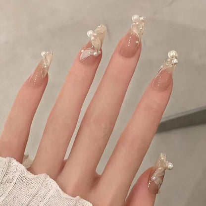 Elegante mit Perlen verzierten Acryl-Nagelverlängerungen