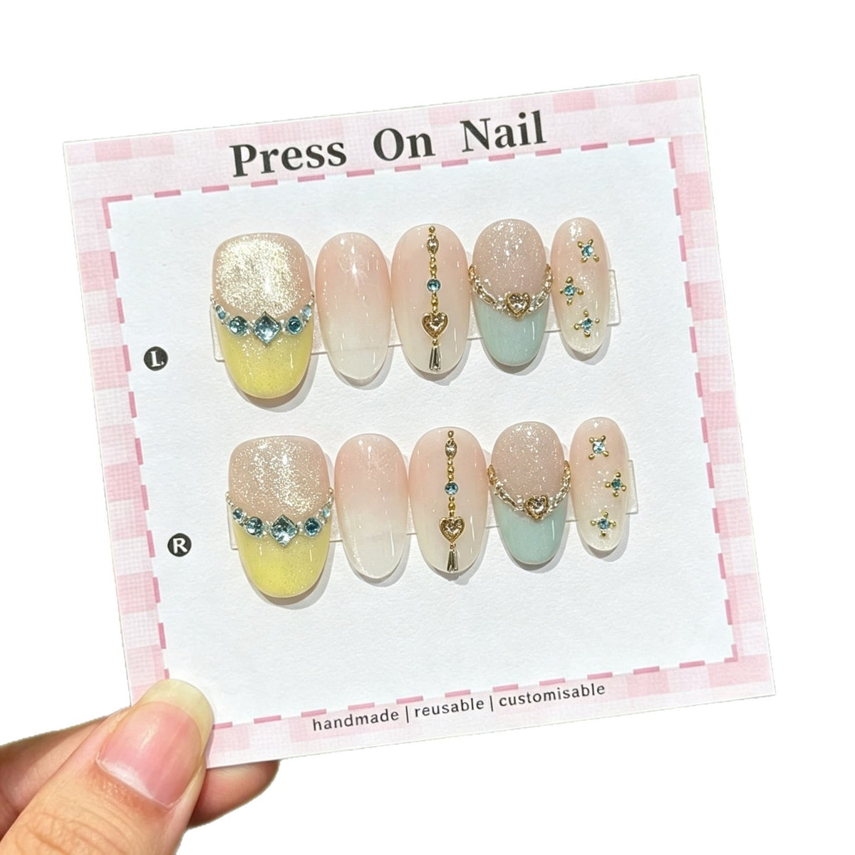 Künstlerisches Press-On Nagelset mit Herz- und Edelsteinakzenten