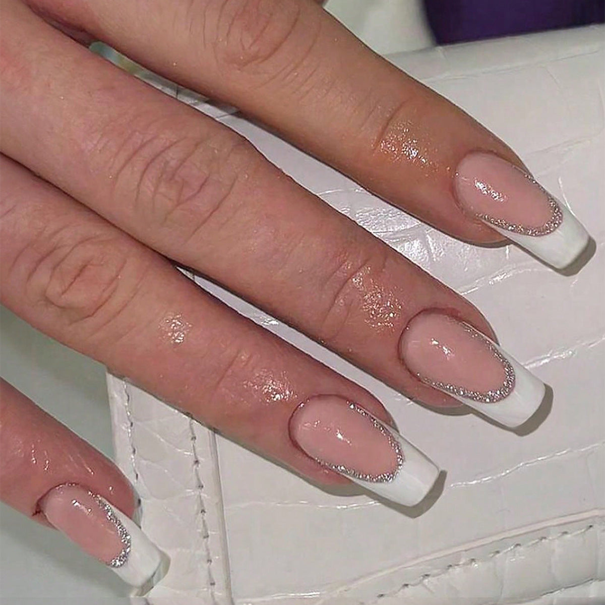 Dekoratives French Tip Press-On Nagelset Brehn