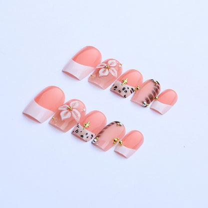 Dekorativer, floral-inspirierter Press-On-Nagelkunst-Set