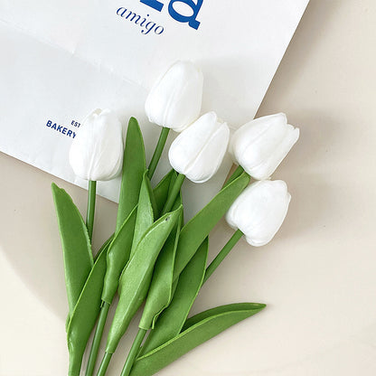Realistische künstliche Tulpenstrauß