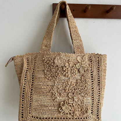 Handgefertigte Strohtasche mit Floralen Details Brehn