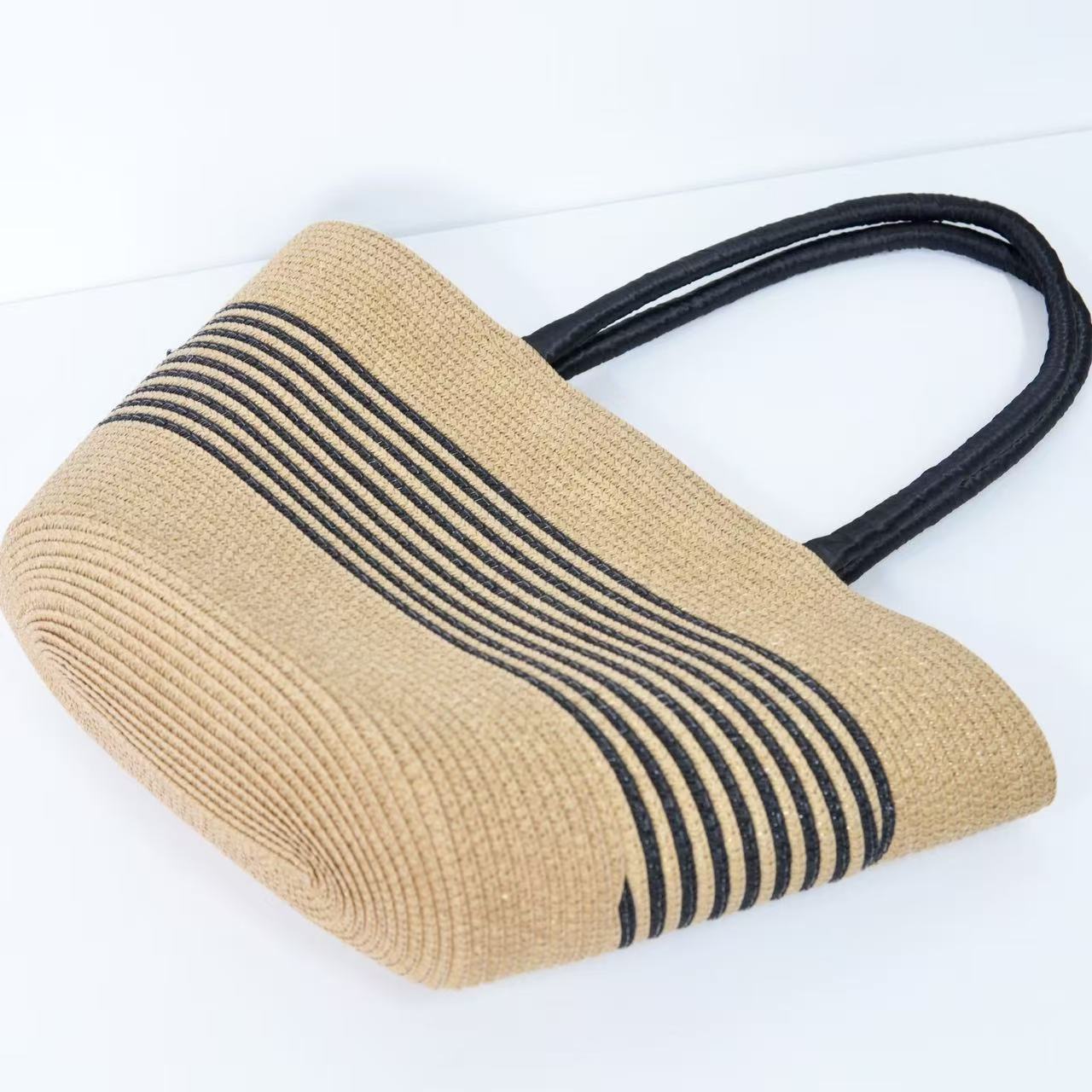 Strandtasche mit Elegantem Streifenmuster und Robusten Trageriemen Brehn