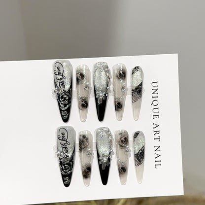 Elegantes Stiletto Press-On Nagelkunstset mit floralem und edelsteinartigem Akzenten