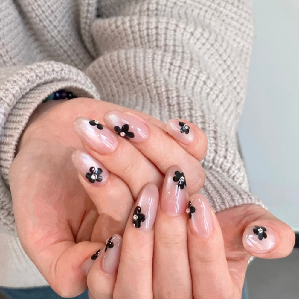 Blumeninspiriertes Press-On Nageldesign Brehn