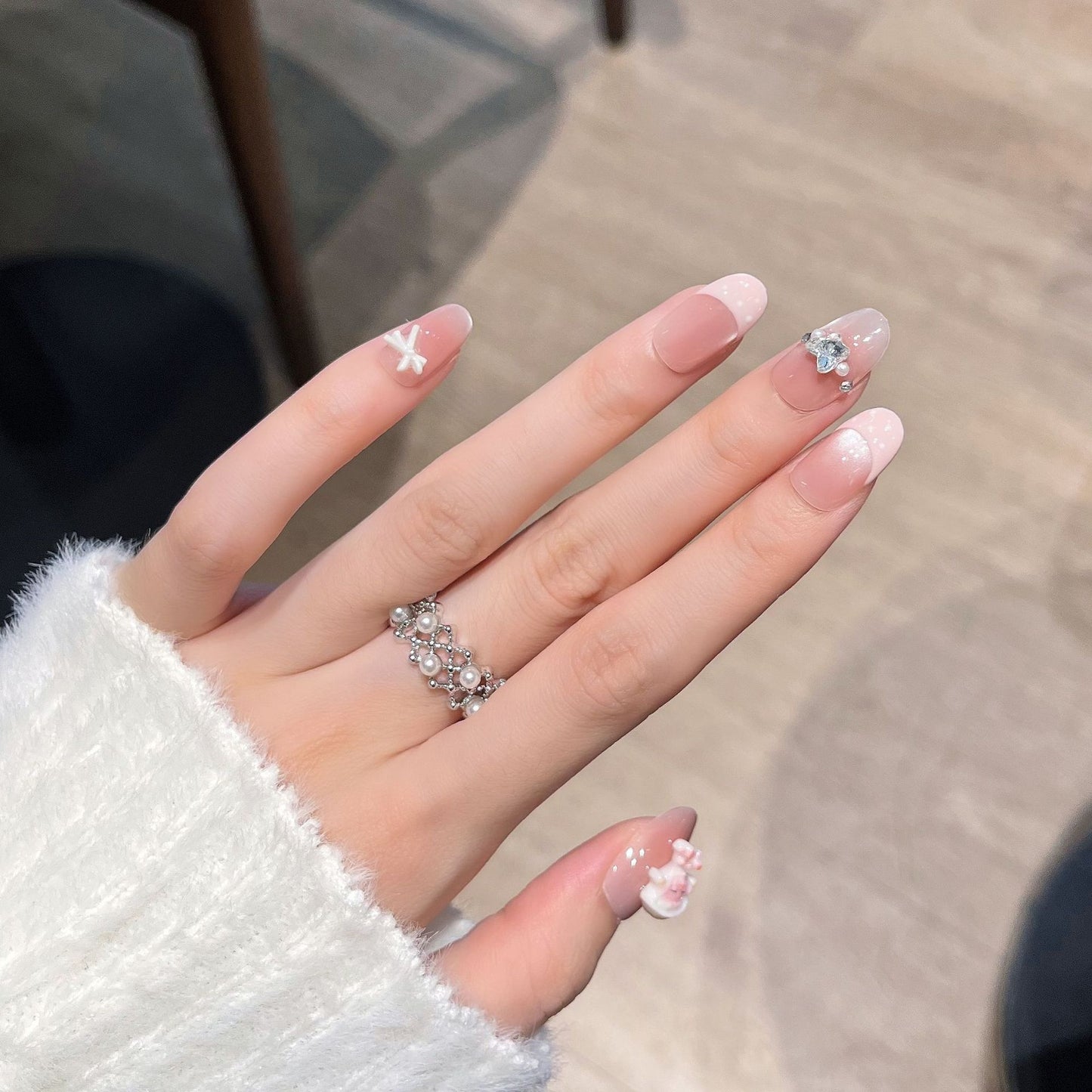Elegantes Floral Verziertes Press-On Nagelset Brehn