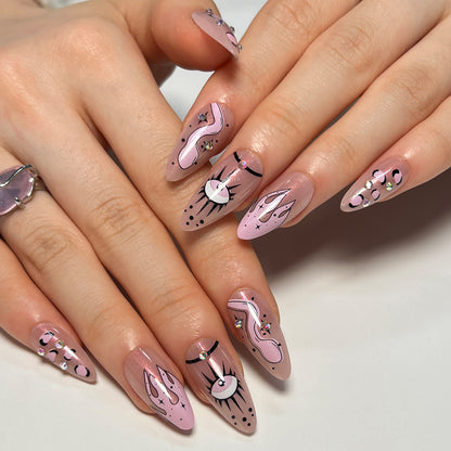 Kunstvolle Nagelkunst mit ausgefallenen Designs und funkelnden Akzenten Brehn
