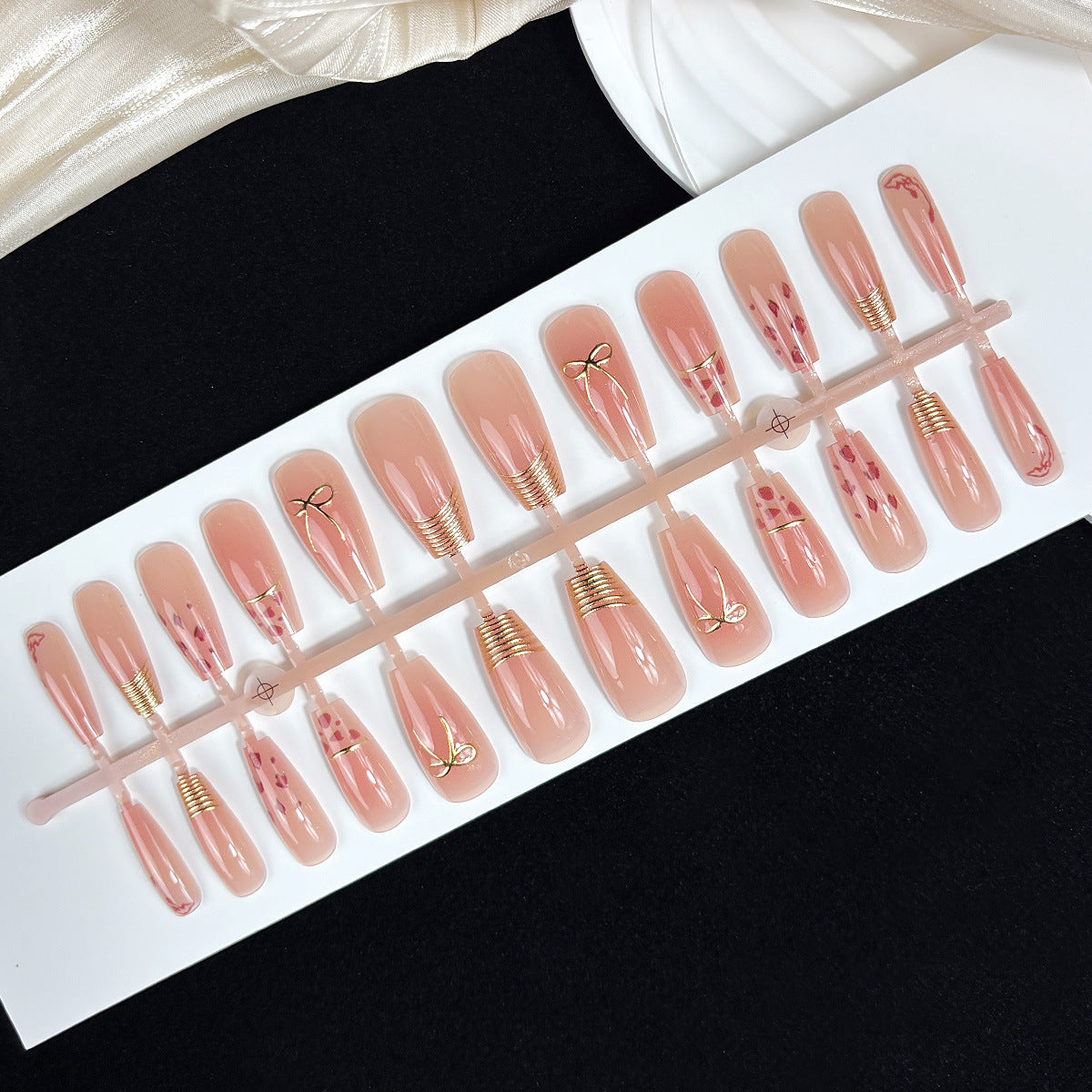 Elegantes Press-On-Nageldesign Brehn
