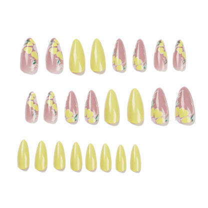 Kunstvolle Nagelkunst mit floralem Design Brehn