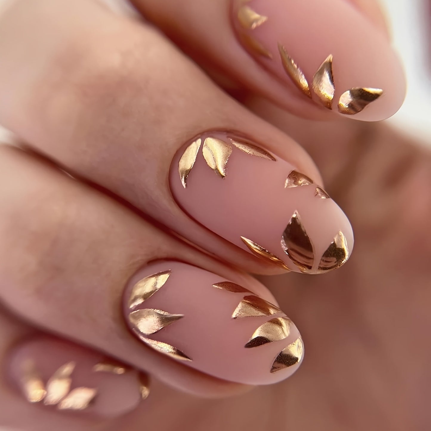 Kunstnagelset mit elegantem Goldblatt-Design Brehn