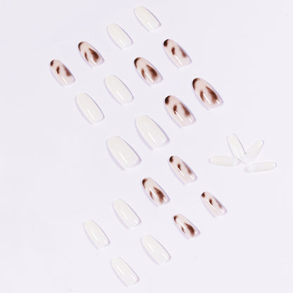 Kunstvolle Gel-Nägel mit elegantem Ombre-Effekt Brehn