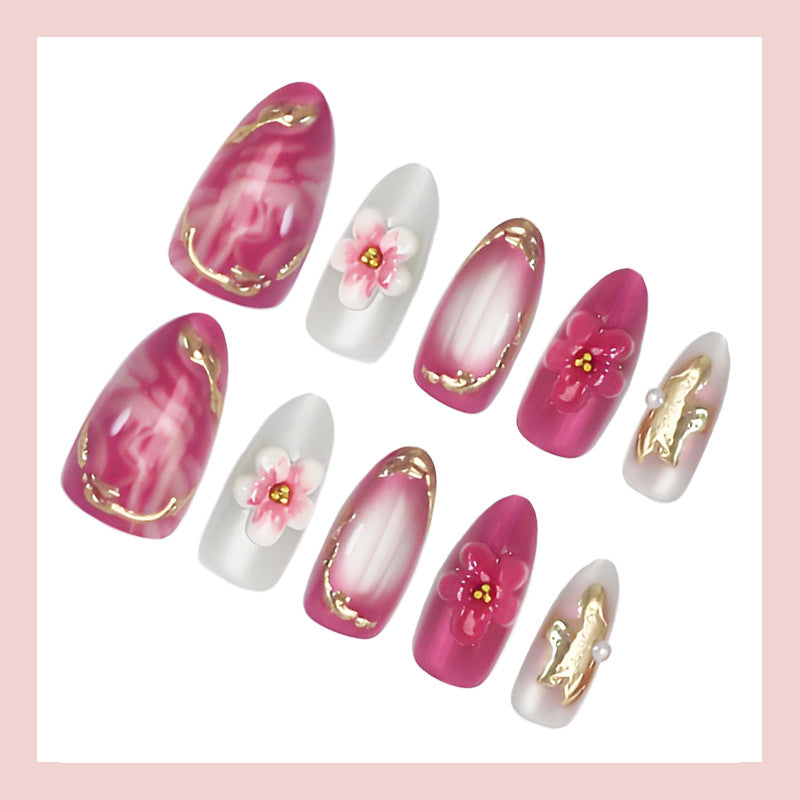 Kunstnagelset mit floralen Akzenten und Glitzerdetails Brehn