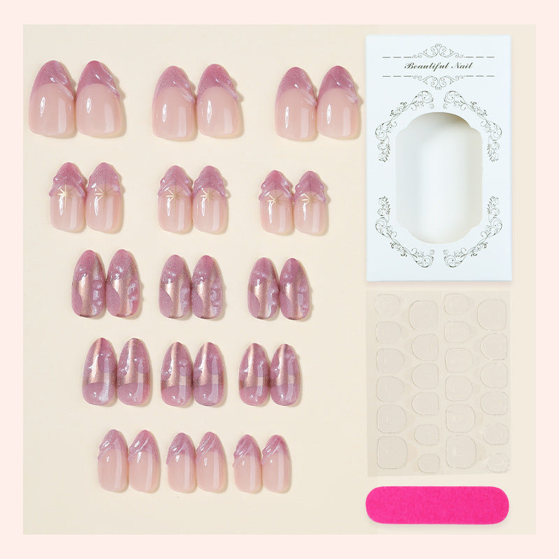 Kunstnagelset mit glamourösen Spitzenakzenten Brehn