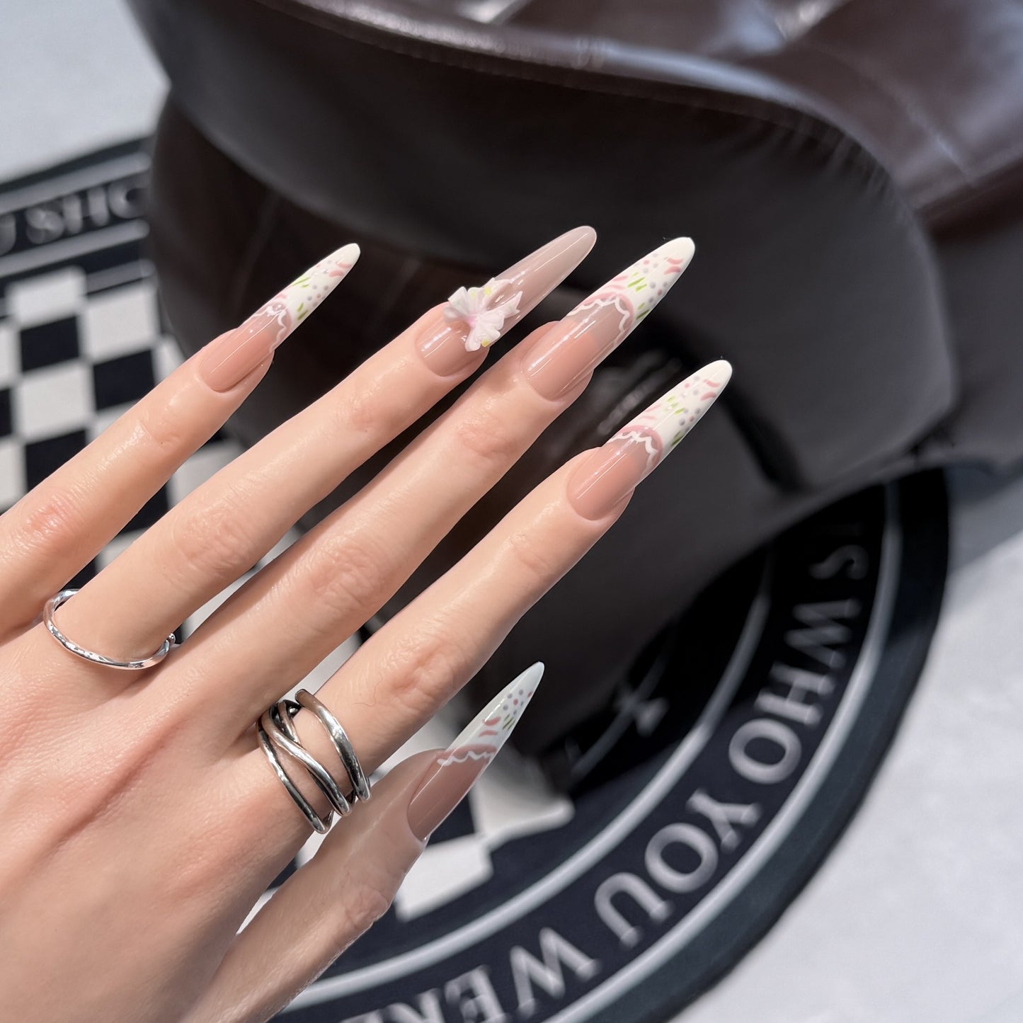 Elegantes Florales Stiletto Press-On Nail Art Set Brehn