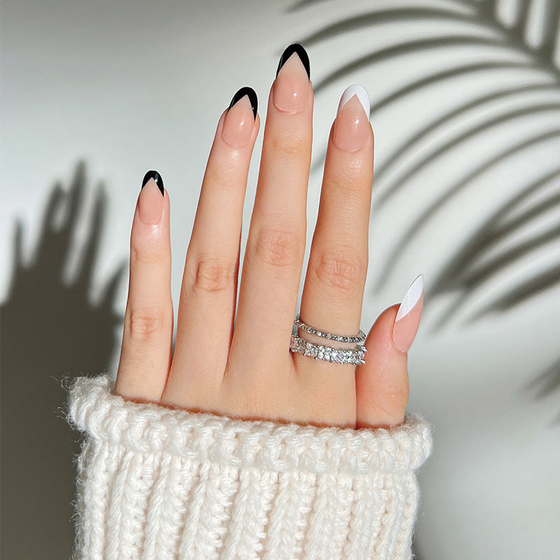 Künstliche Stiletto-Nägel mit elegantem Design und Glamourverzierungen Brehn