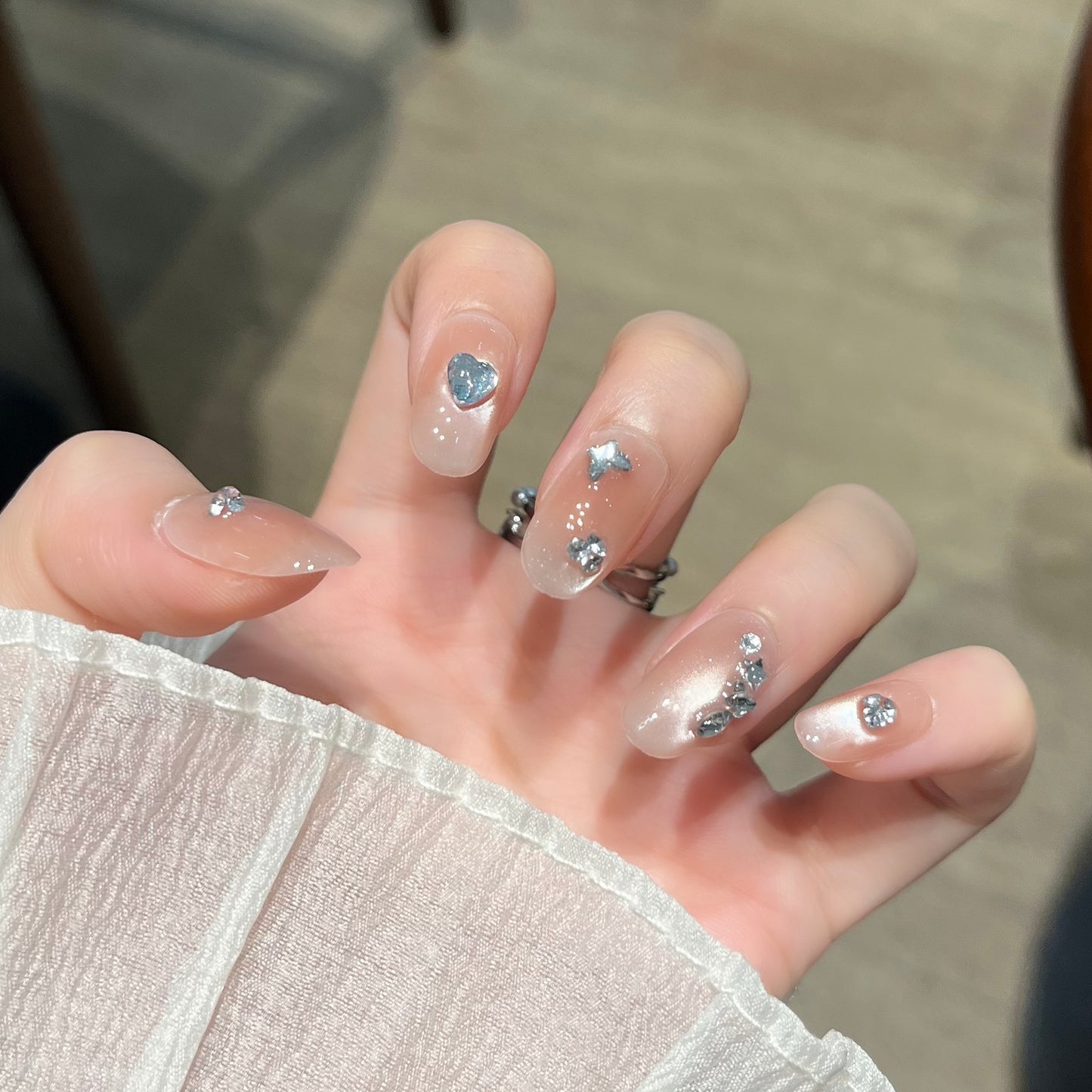 Herzförmige Kristall-verzierte Press-On Nagelkunst Brehn