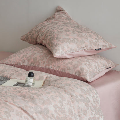 Elegante Bettwäschegarnitur aus Baumwoll-Lyocell-Mix mit feinem Blumenjacquard und verdecktem Hotelverschluss