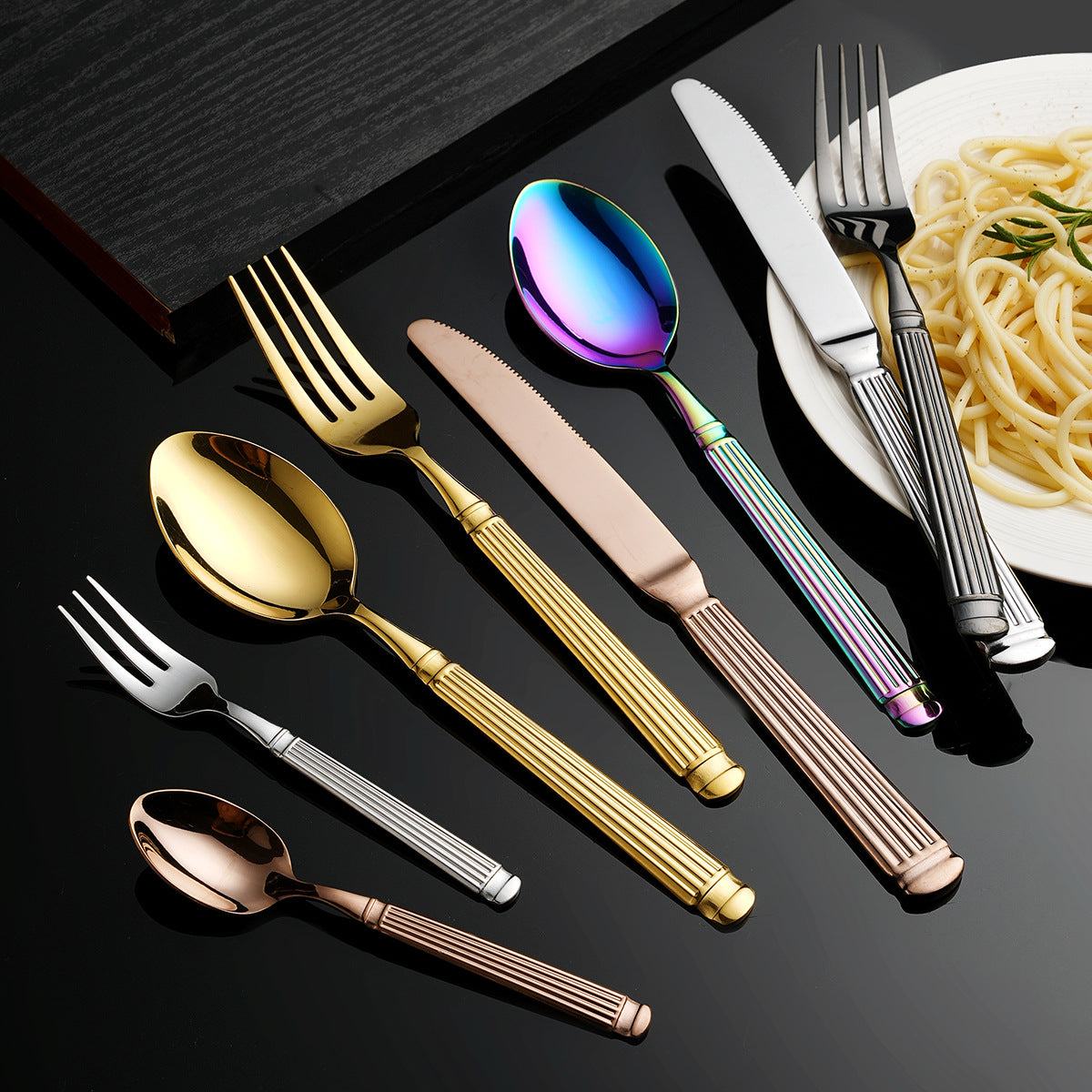 Eleganter Dessertlöffel mit Exklusivem Oberflächendesign Brehn