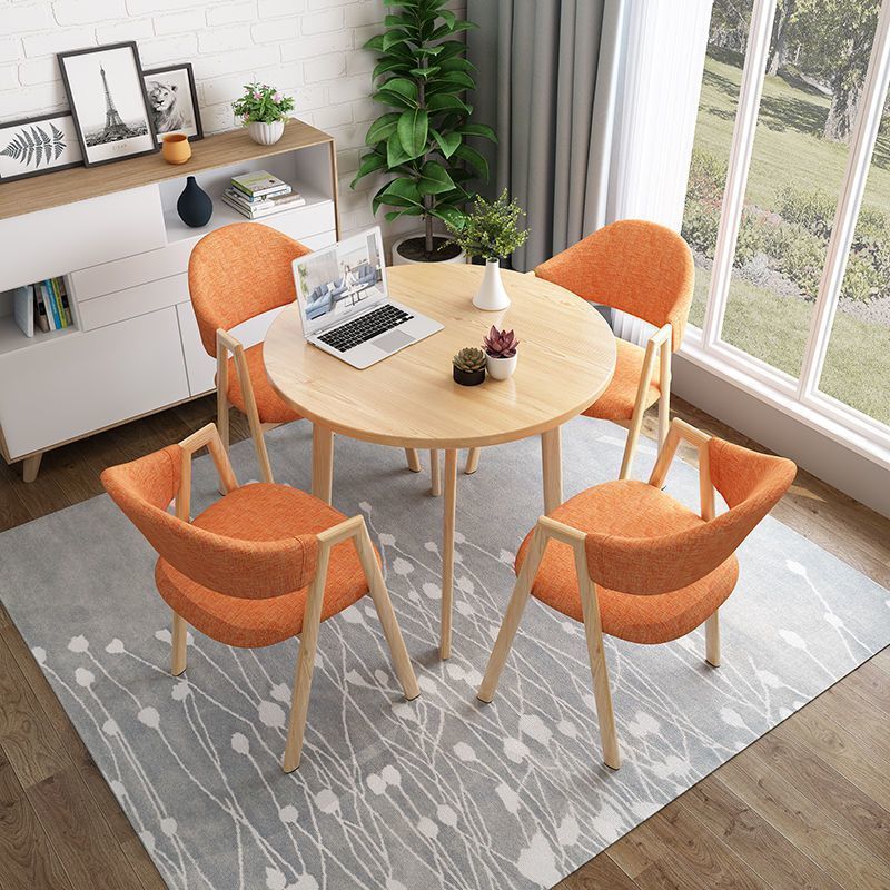 Esszimmerstuhl mit ergonomischer Polsterung und modernem Design Brehn