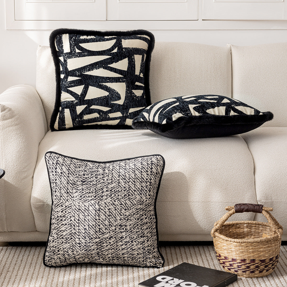 Designer Dekokissen mit abstraktem Muster