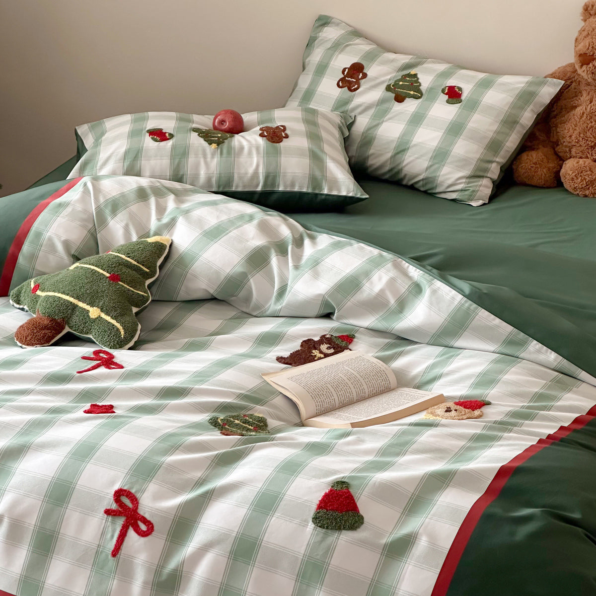 Festliches Bettwäscheset mit gestickten Weihnachtsapplikationen
