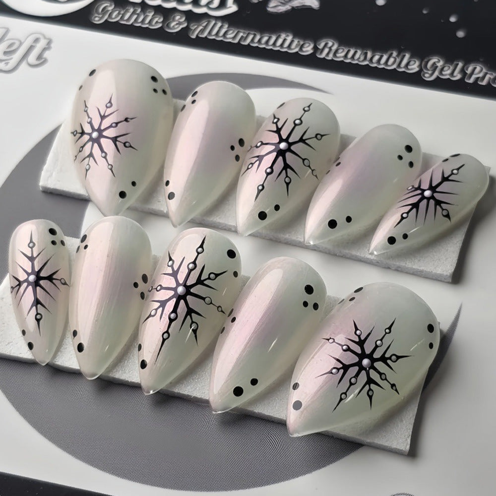 Kreative Kunstnägel mit Elegantem Schneeflocken-Motiv Brehn