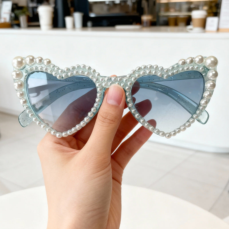 Herzförmige Sonnenbrille mit Perlendetails Brehn